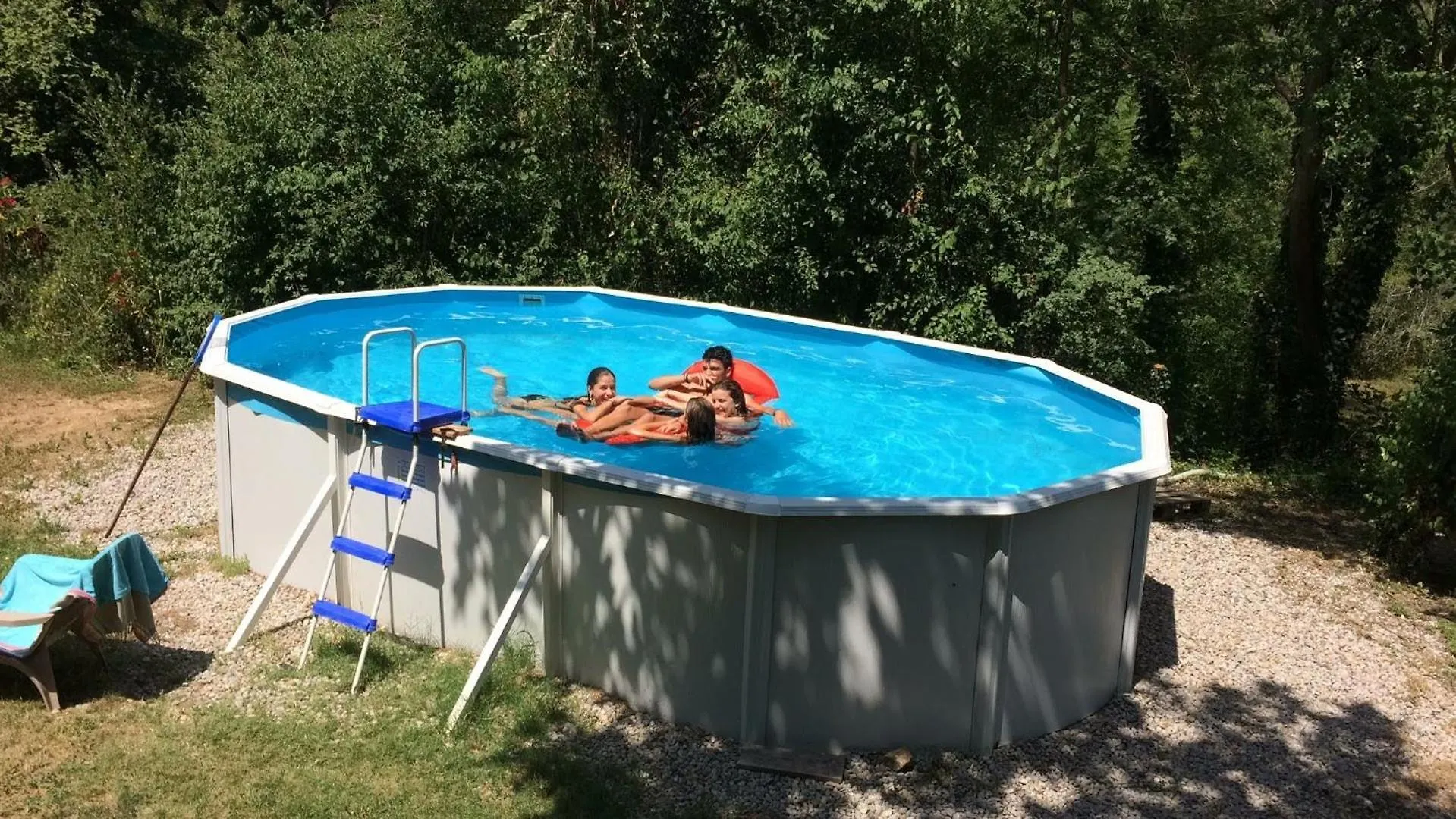 Can Banal - Camping Y Masia Rural Montagut