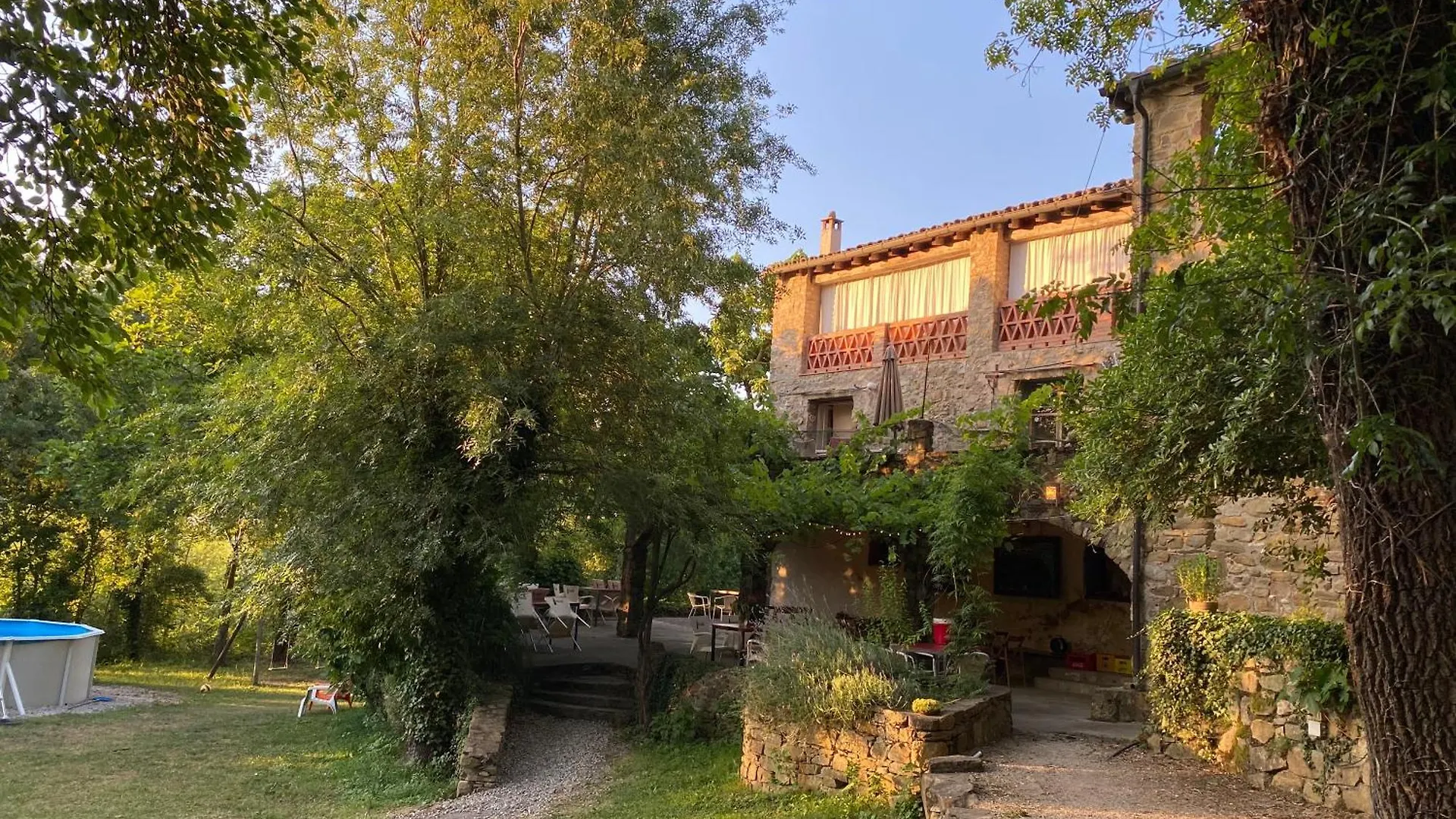 Can Banal - Camping Y Masia Rural Montagut