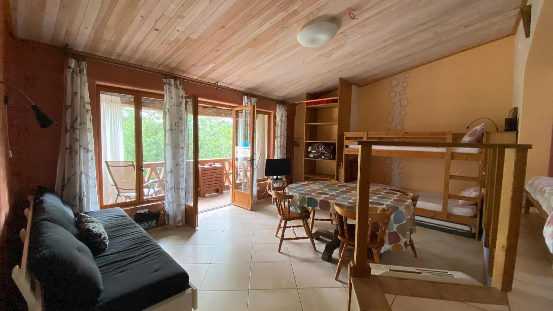 Can Banal - Camping Y Masia Rural Montagut 0*,